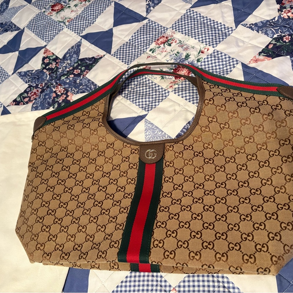 Large “Giglio” tote.   Brand new.   ***Not branded***
